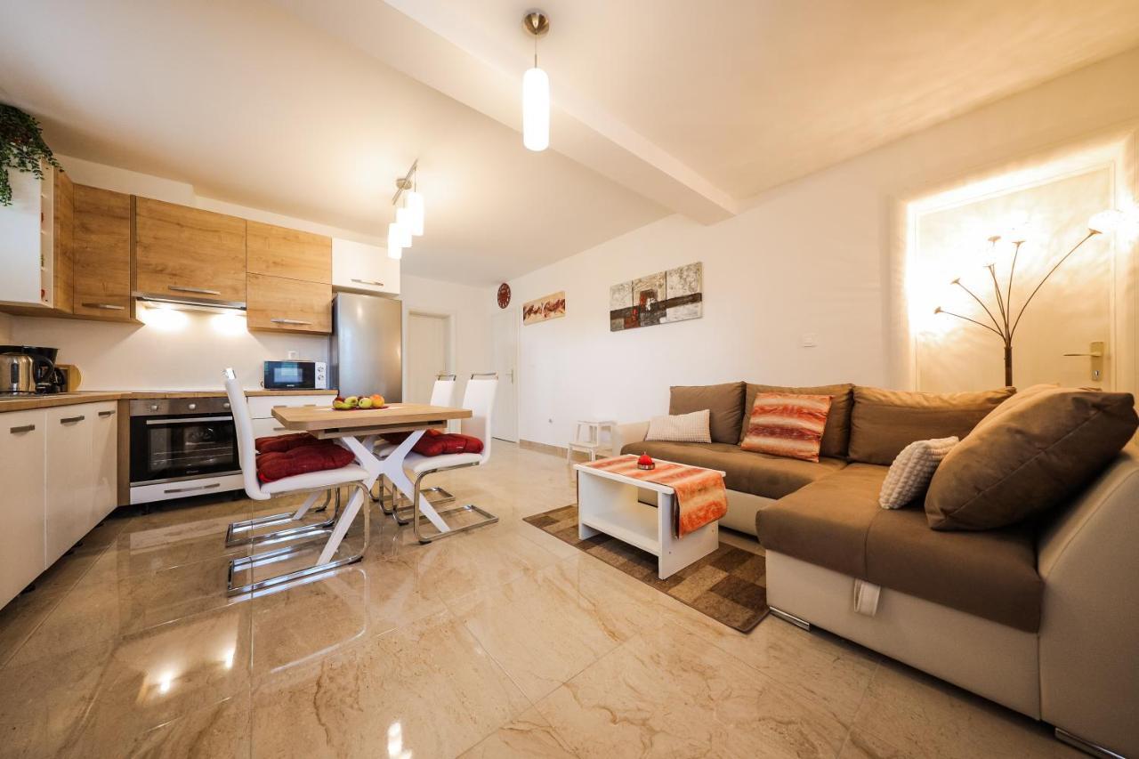 Apartmani Lelu Pridraga 외부 사진